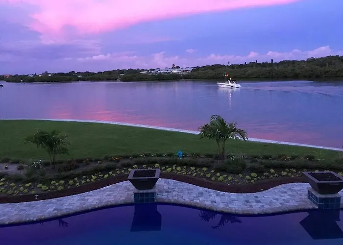 Guest - Waterfront -pool & Hot Tub- Walk To Clearwater Beach