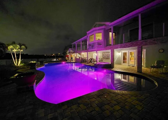 Guest - Waterfront -pool & Hot Tub- Walk To Clearwater Beach