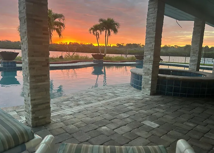 Guest - Waterfront -pool & Hot Tub- Walk To * Clearwater Beach