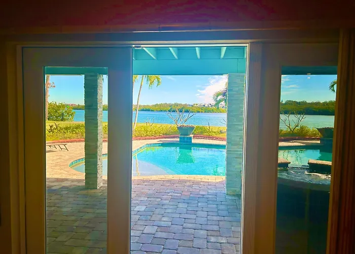 Guest - Waterfront -pool & Hot Tub- Walk To * Clearwater Beach