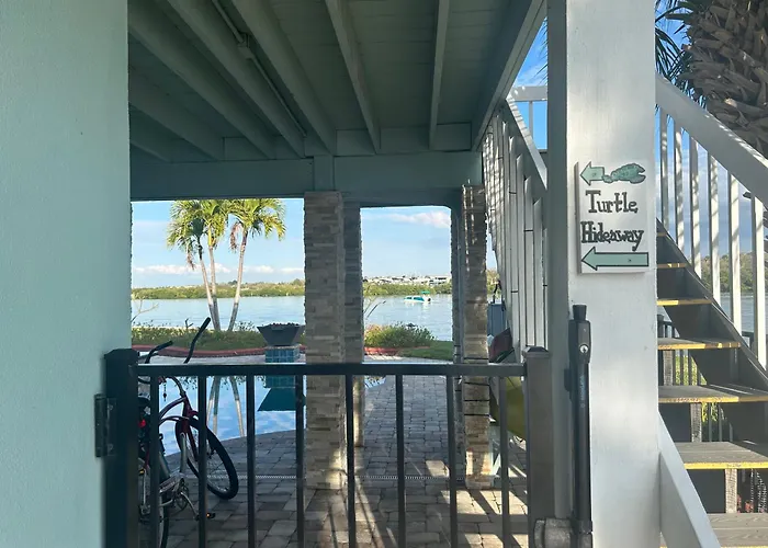 Villa Guest - Waterfront -pool & Hot Tub- Walk To *