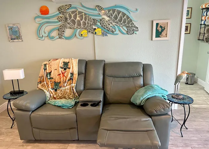 Guest - Waterfront -pool & Hot Tub- Walk To *
