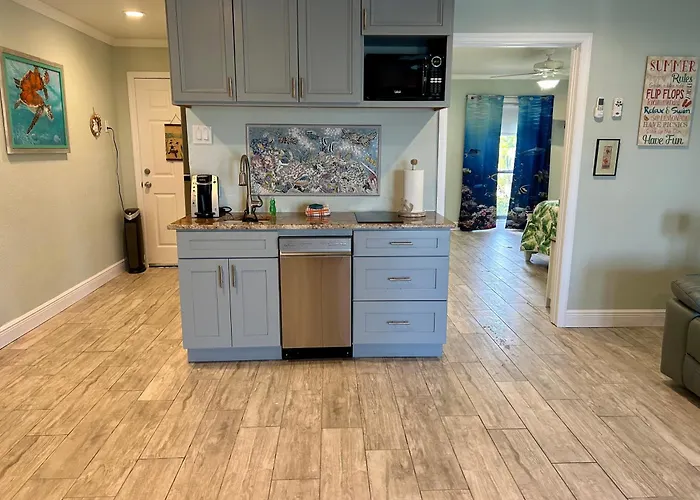 Guest - Waterfront -pool & Hot Tub- Walk To Villa