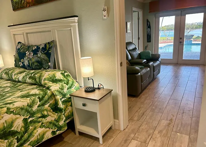 Guest - Waterfront -pool & Hot Tub- Walk To *