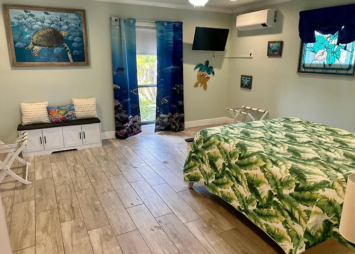 Guest - Waterfront -pool & Hot Tub- Walk To Clearwater Beach