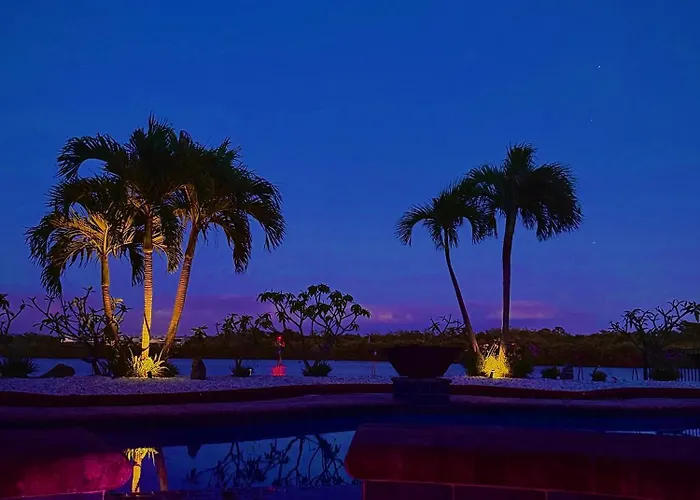 Villa Guest - Waterfront -pool & Hot Tub- Walk To