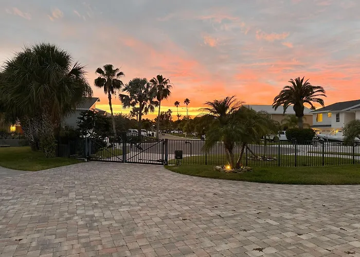 Guest - Waterfront -pool & Hot Tub- Walk To Villa Clearwater Beach